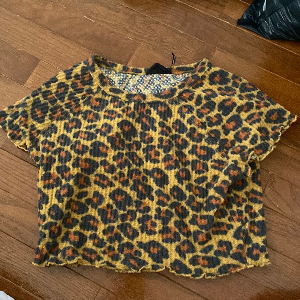 Urban outfitters cropped cheeta tee